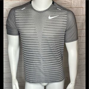 2 Nike Bundle sports shirts and pants size M